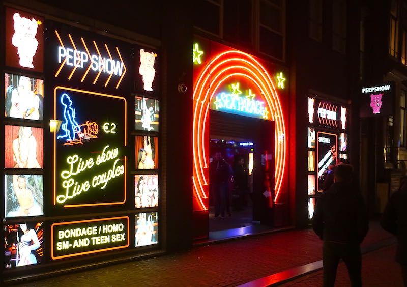 Amsterdam Peep Show In The Heart Of The Red Light District ...