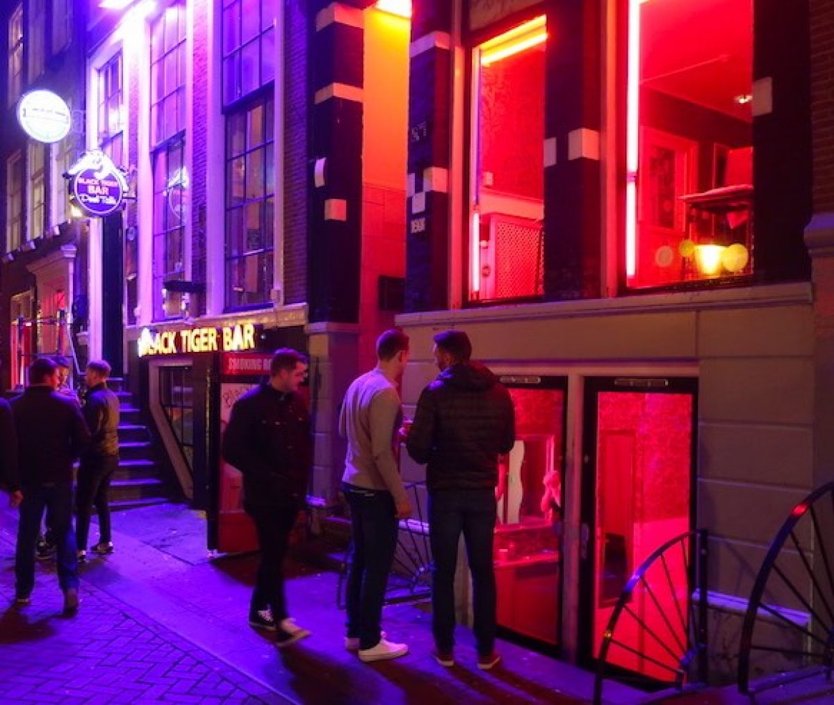 Naked Amsterdam - 10x Amsterdam Red Light District Prices - What does everything cost? Amsterdam Red Light District Tours